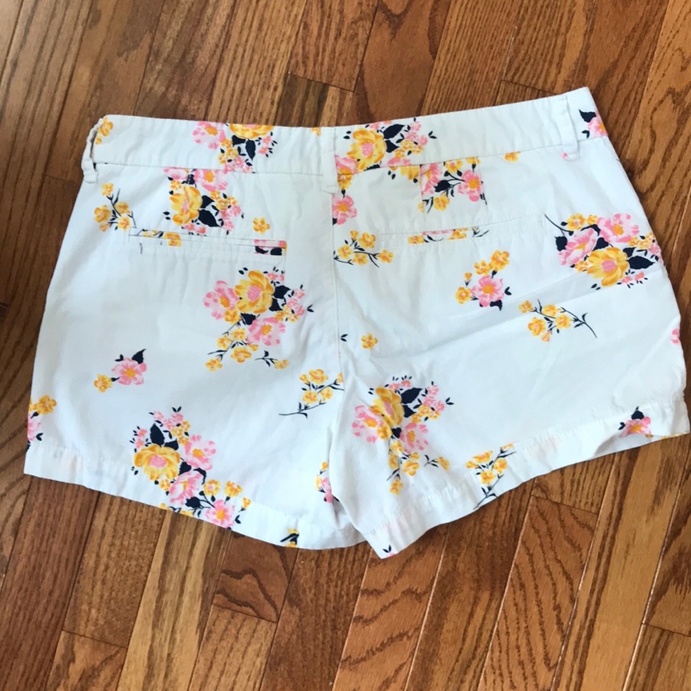 Spring shorts size 6 - Picture 2 of 2